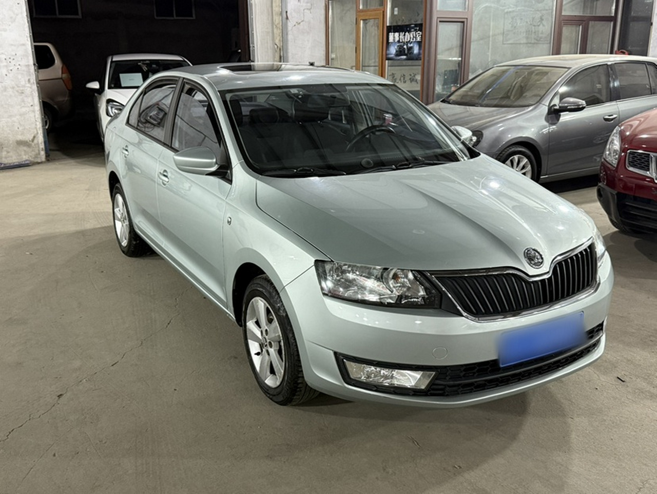 Rapid 2013 1.6L AT photo 4