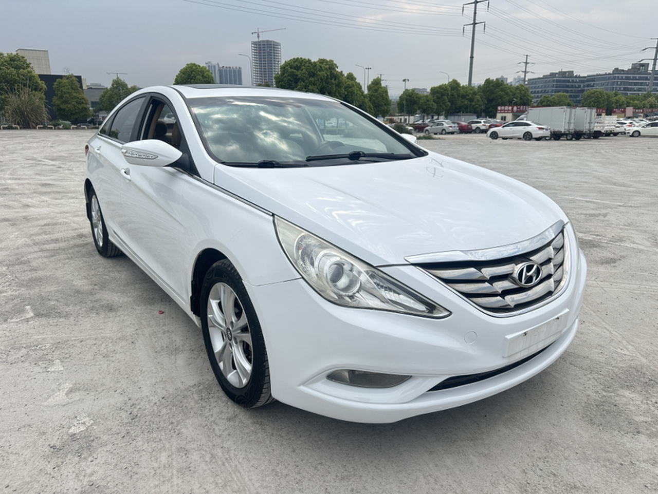 Sonata 2011 2.0L AT Leading photo 2