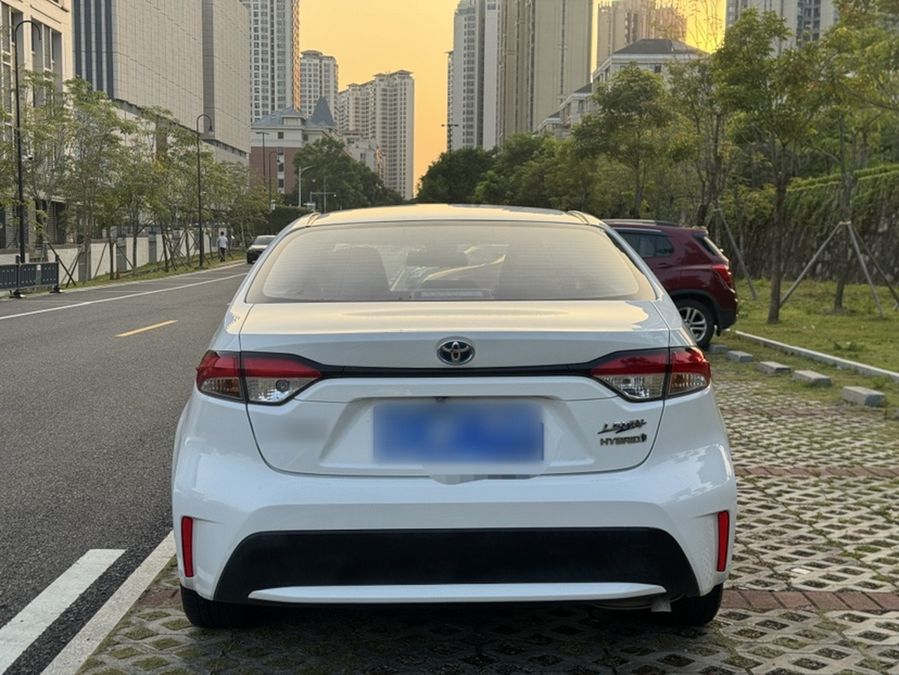 Levin 2022 Hybrid 1.8H E-CVT Leading photo 2
