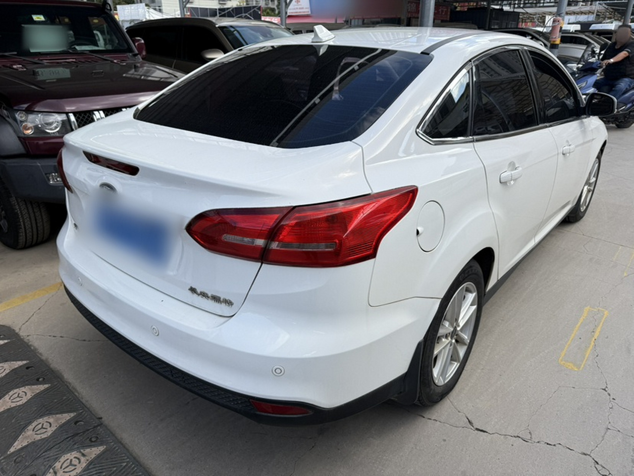 Focus 2017 Hatchback 1.6L MT Fashion photo 3