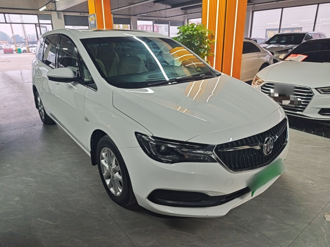 GL6 2019 18T 6-Seater Elite China VI photo 3