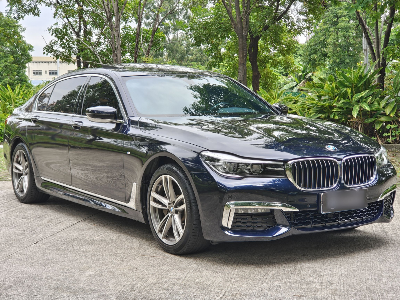 7 Series 2018 730Li Leading M Sport Package photo 4