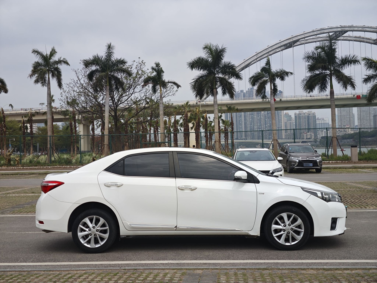 Corolla 2014 1.6L CVT GL-i photo 4