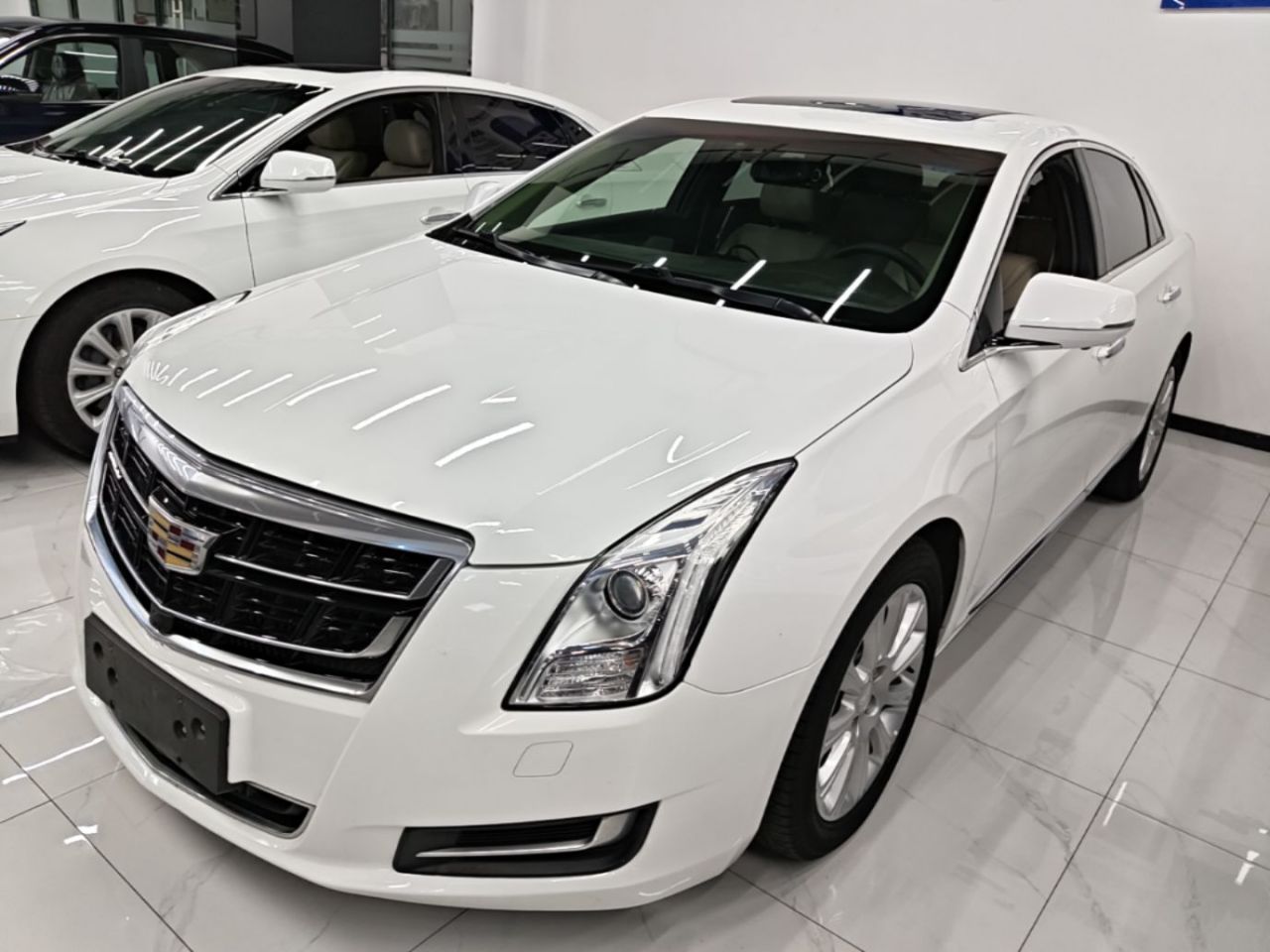 XTS 2017 28T Tech