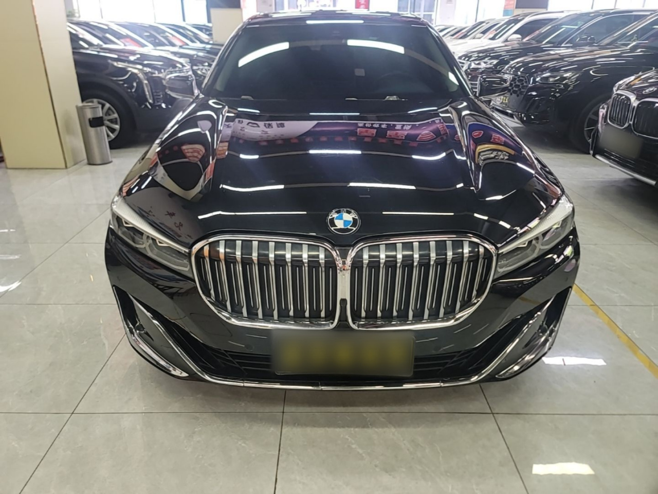 7 Series 2019 730Li Luxury photo 2