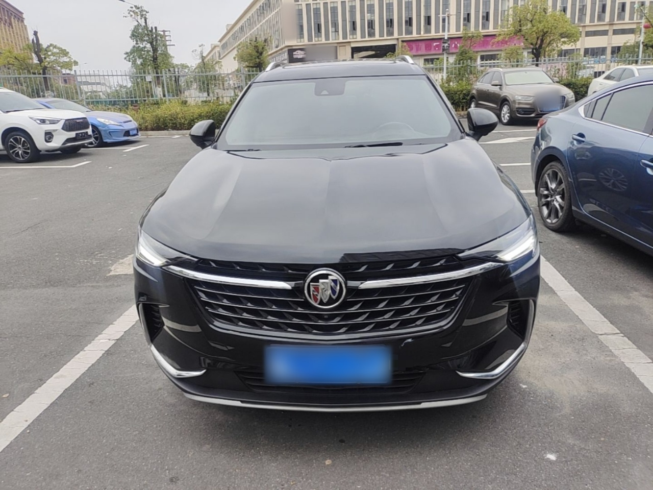 2023 Envision Plus 652T 5-Seater Luxury photo 2