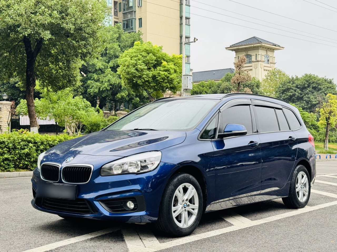 2 Series Wagon 2015 218i Leading