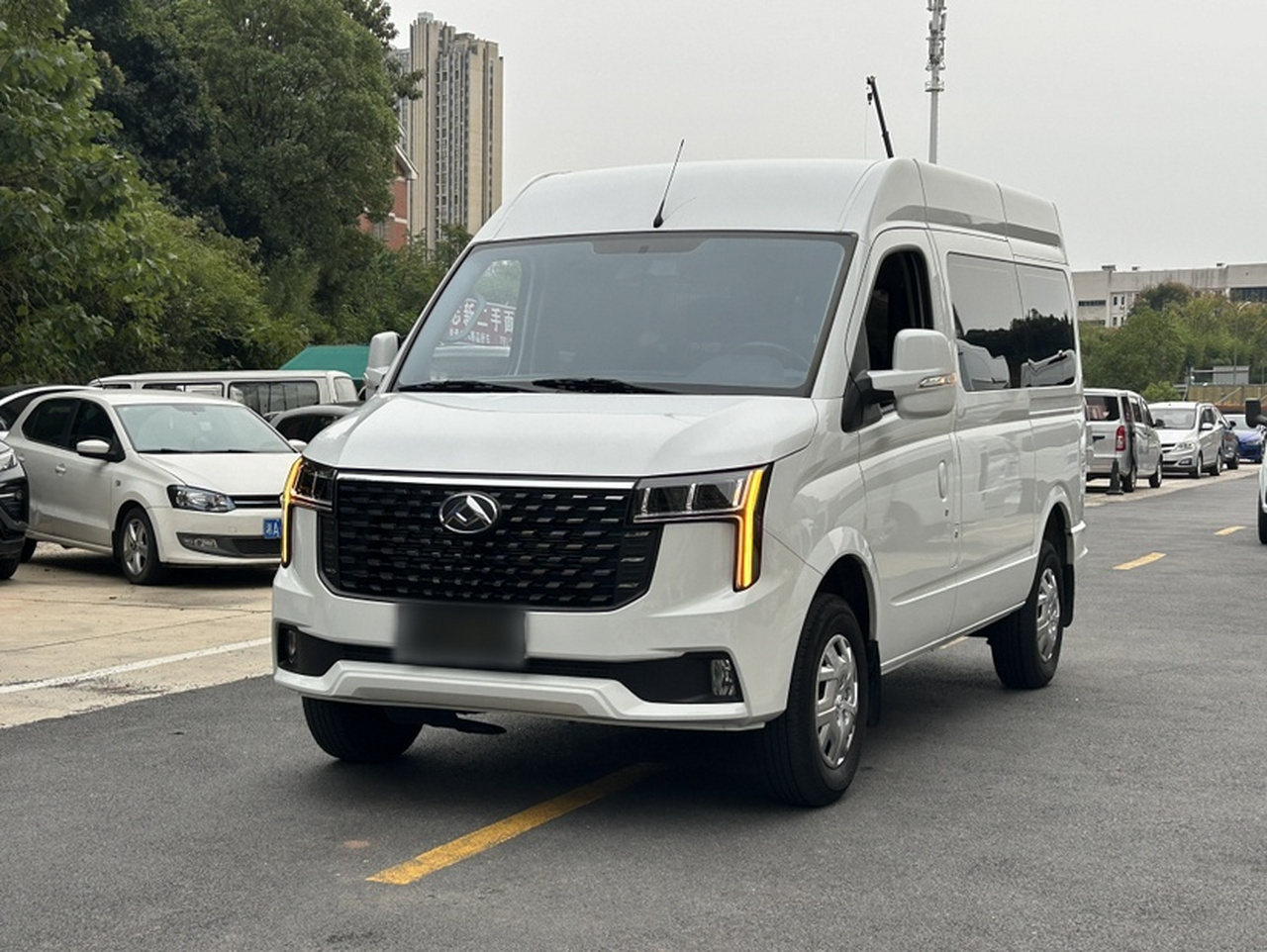 MAXUS V80 2025 PRO 2.0T AMT Short Wheelbase 5/6-Seater