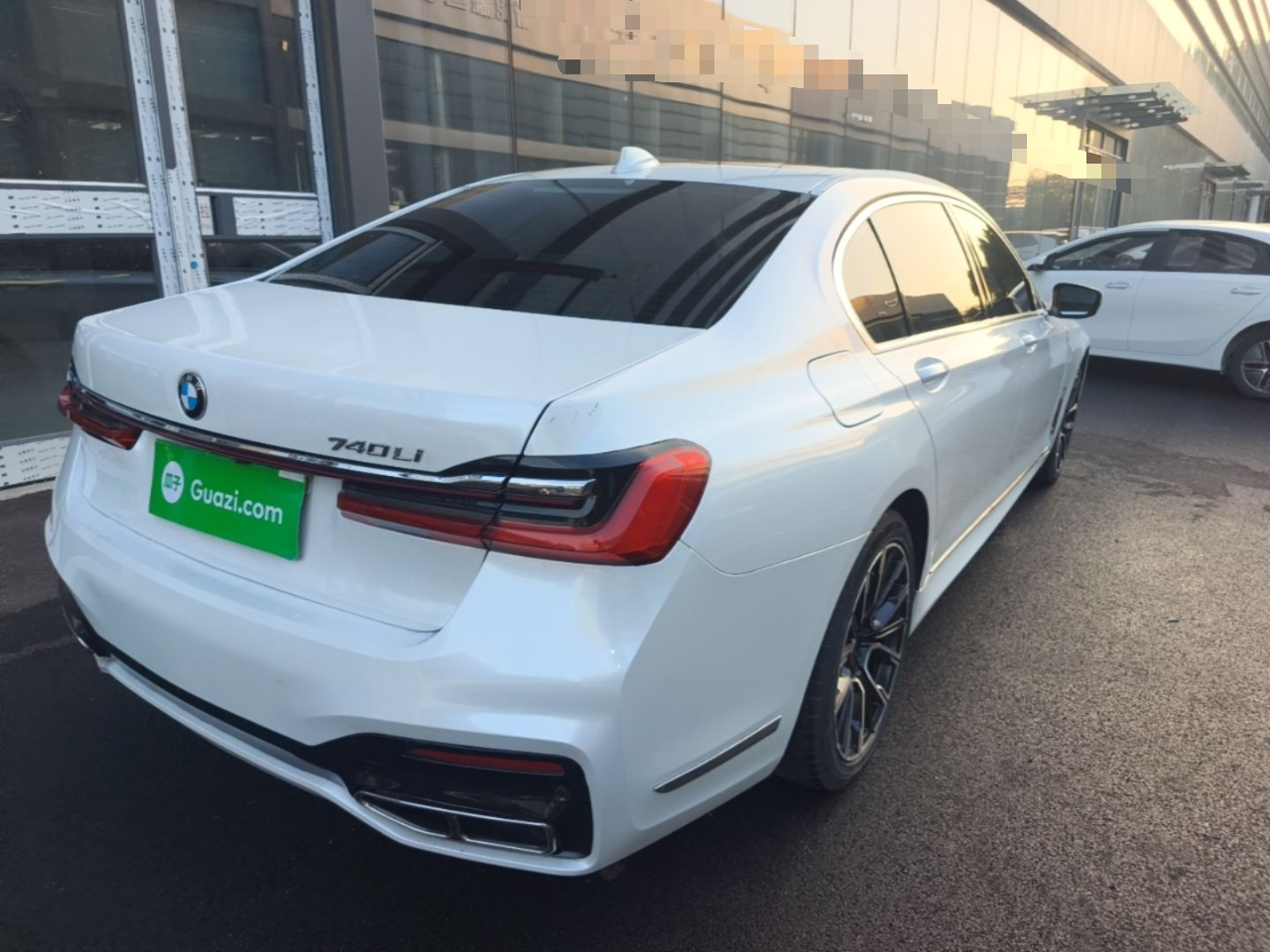 7 Series 2016 730Li Leading photo 4