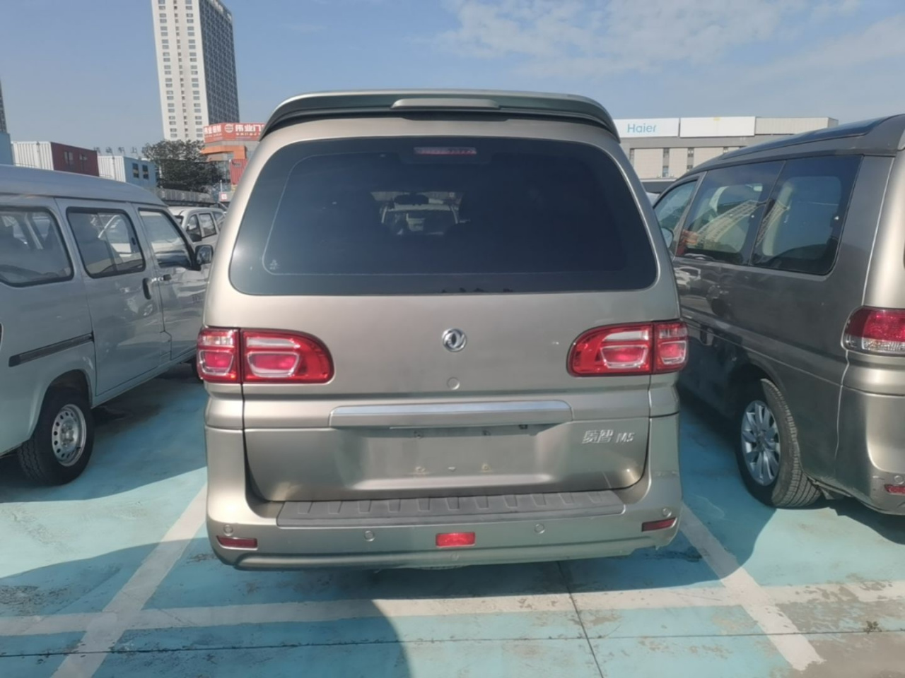 Lingzhi 2020 M5L 1.6L Luxury 7-Seater photo 3