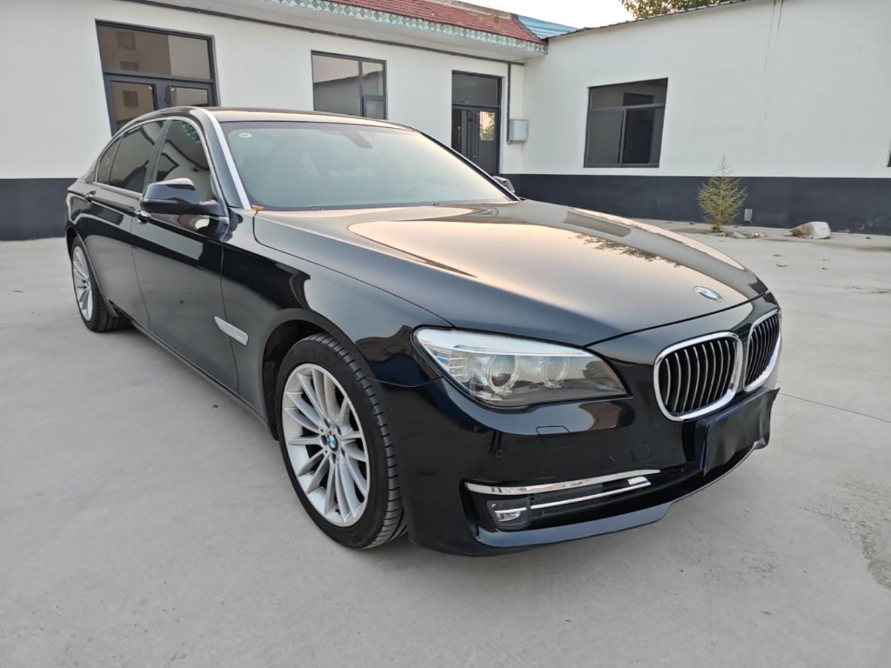 7 Series 2014 730Li photo 3