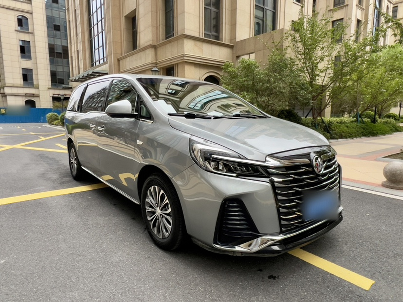 GL8 2023 Facelift Luxury photo 2