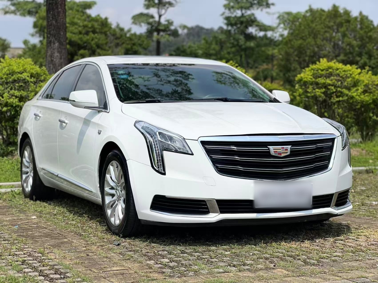 XTS 2018 28T Tech photo 3