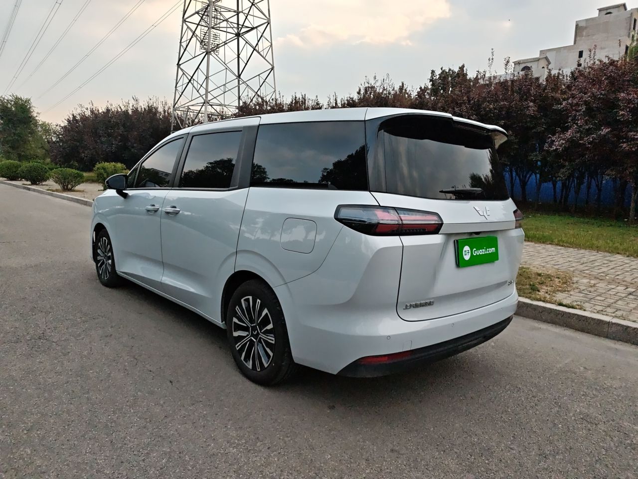 730 EV 2025 125km Luxury photo 5