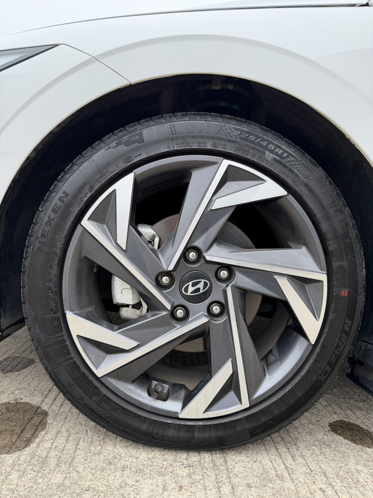 Elantra 2023 1.5L CVT LUX Premium photo 4