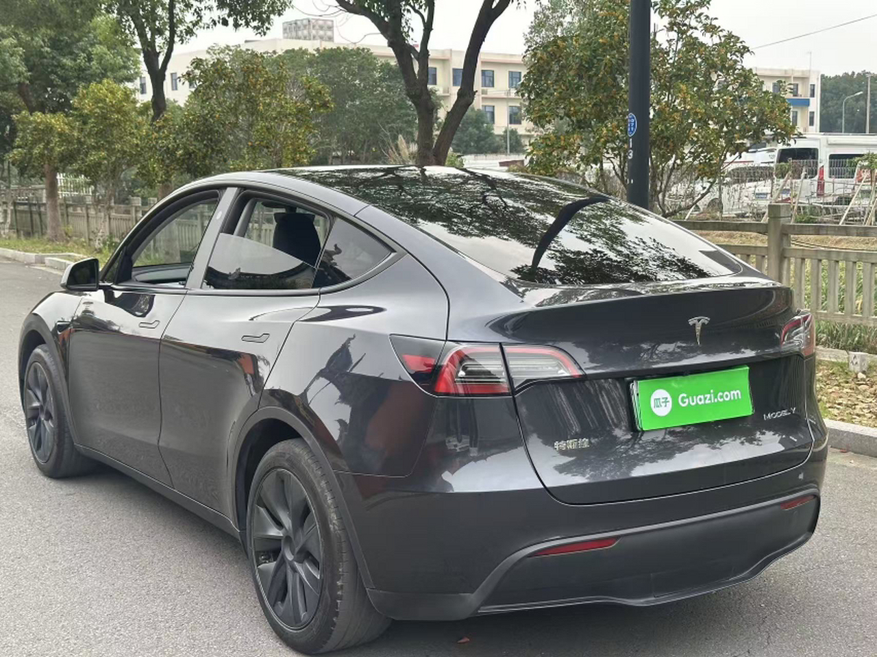Model Y 2024 Long Range AWD photo 3