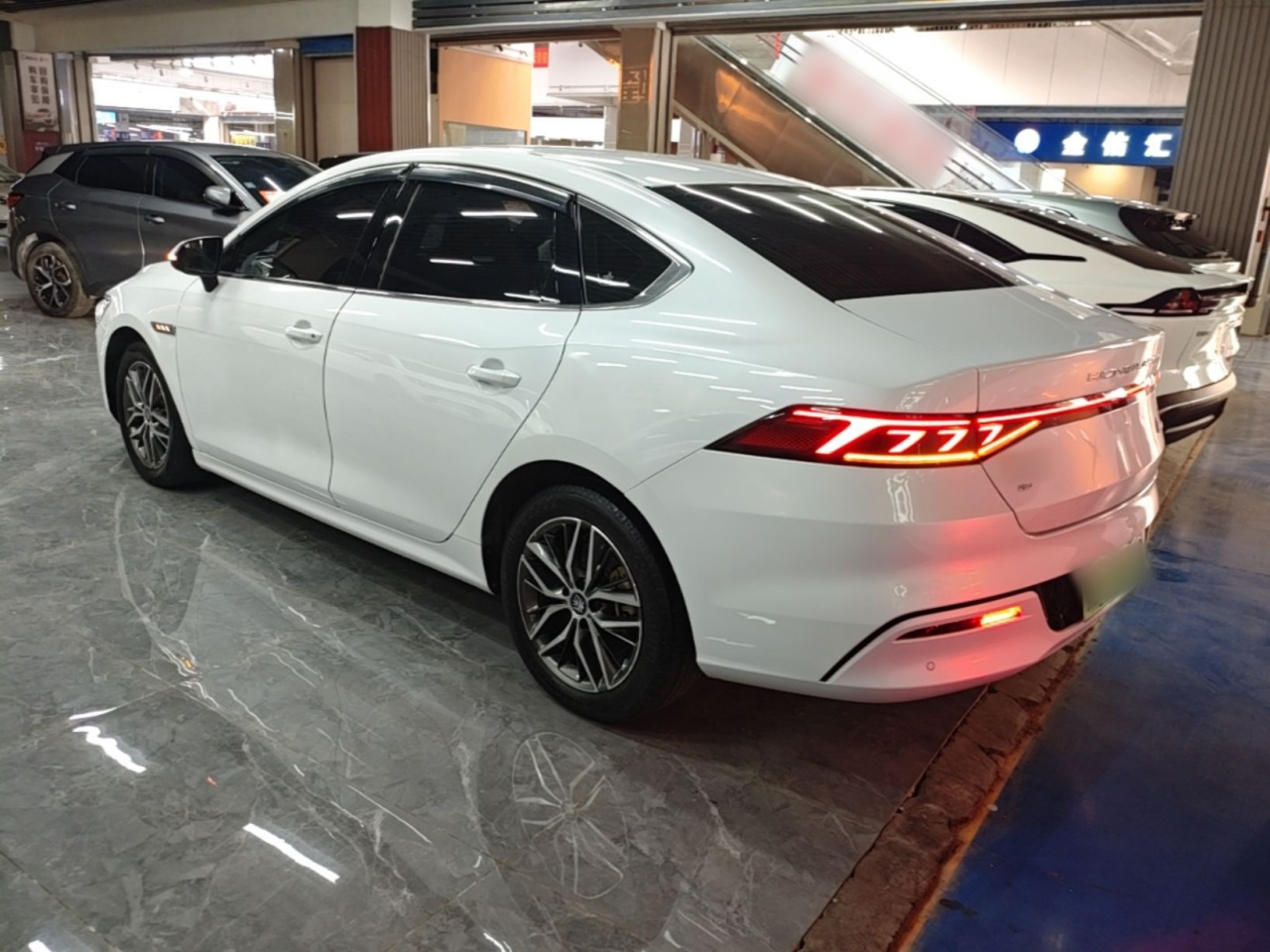 Qin PLUS 2021 EV 500KM Luxury photo 4