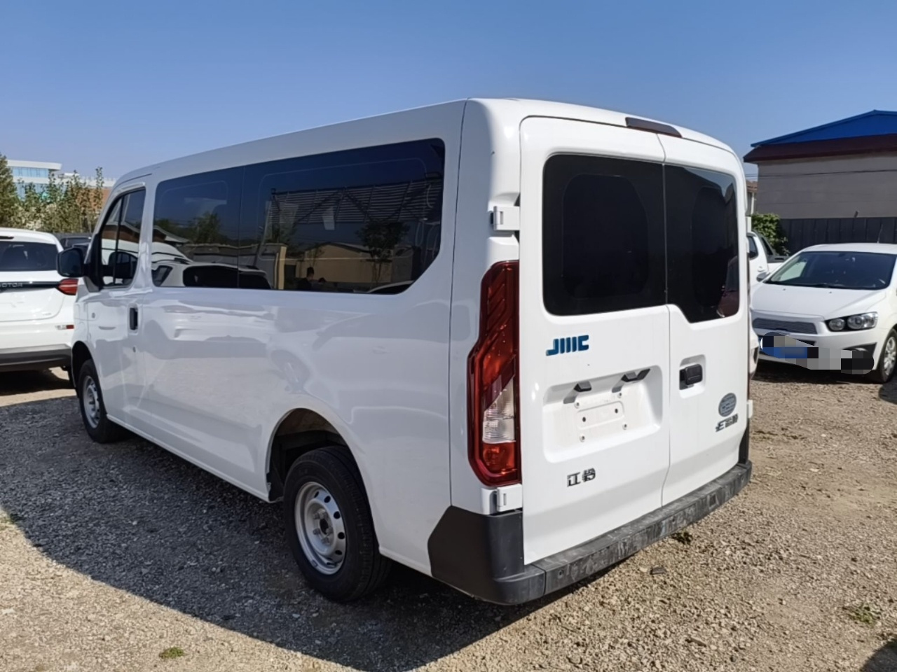 E 2025 41.86kwh Short Wheelbase photo 4