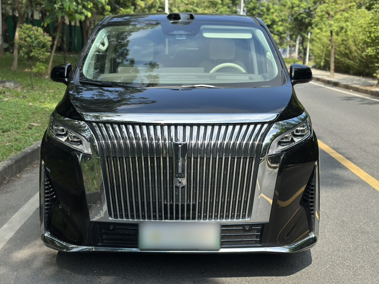 2025 AWD 8 photo 2