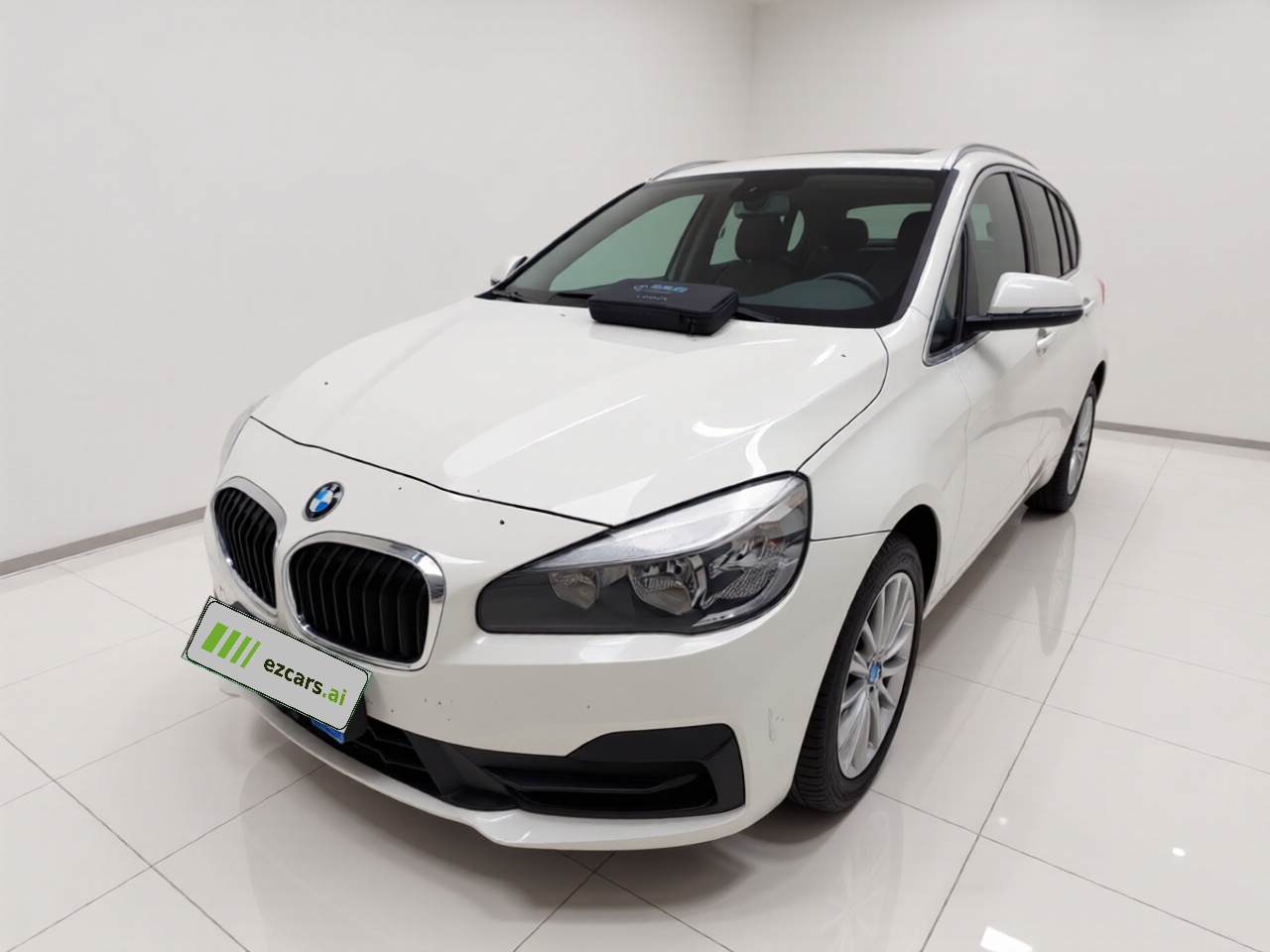2 Series Wagon 2018 220i Leading