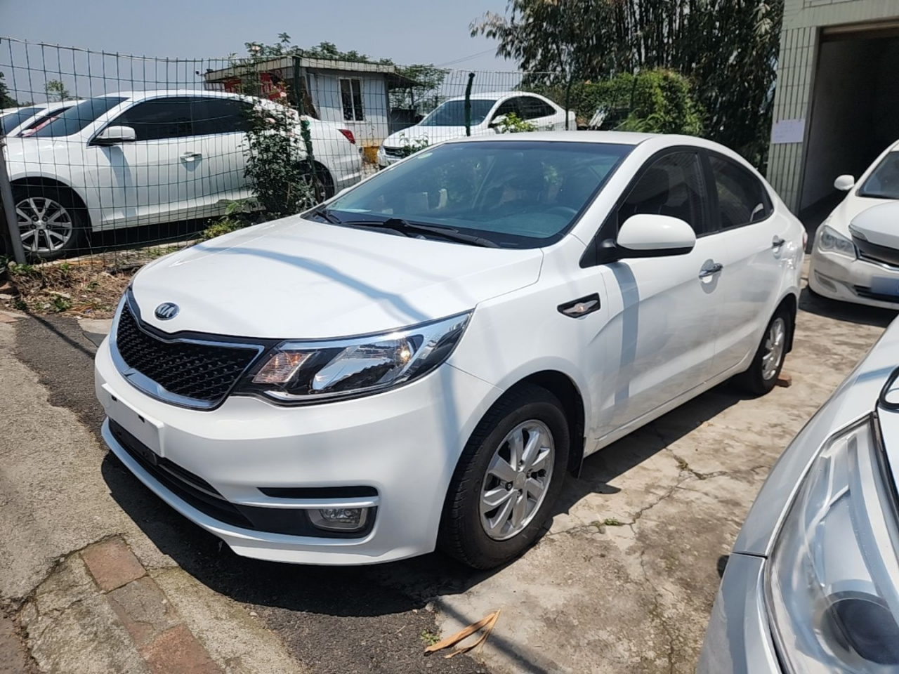 K2 2015 Sedan 1.4L AT GLS