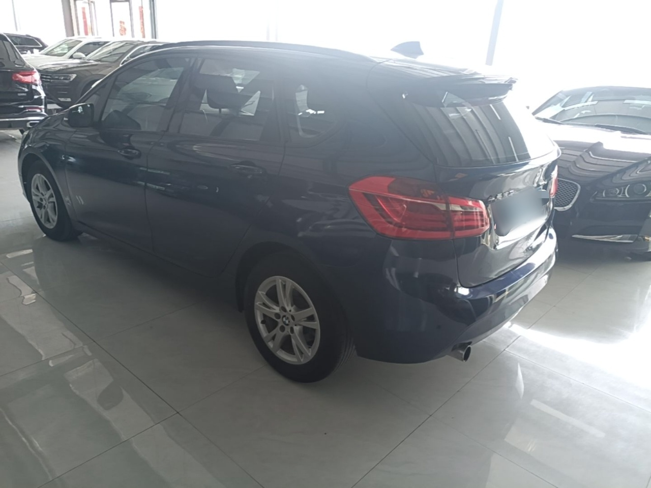 2 Series Wagon 2016 218i Leading photo 4