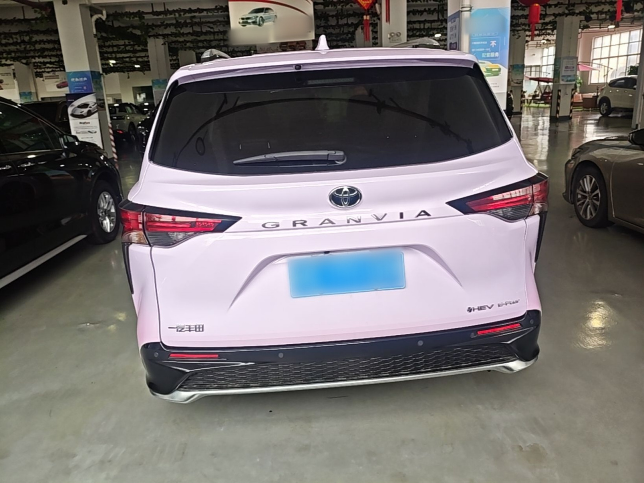 Granvia 2024 2.5L Hybrid Premium PLUS AWD photo 5