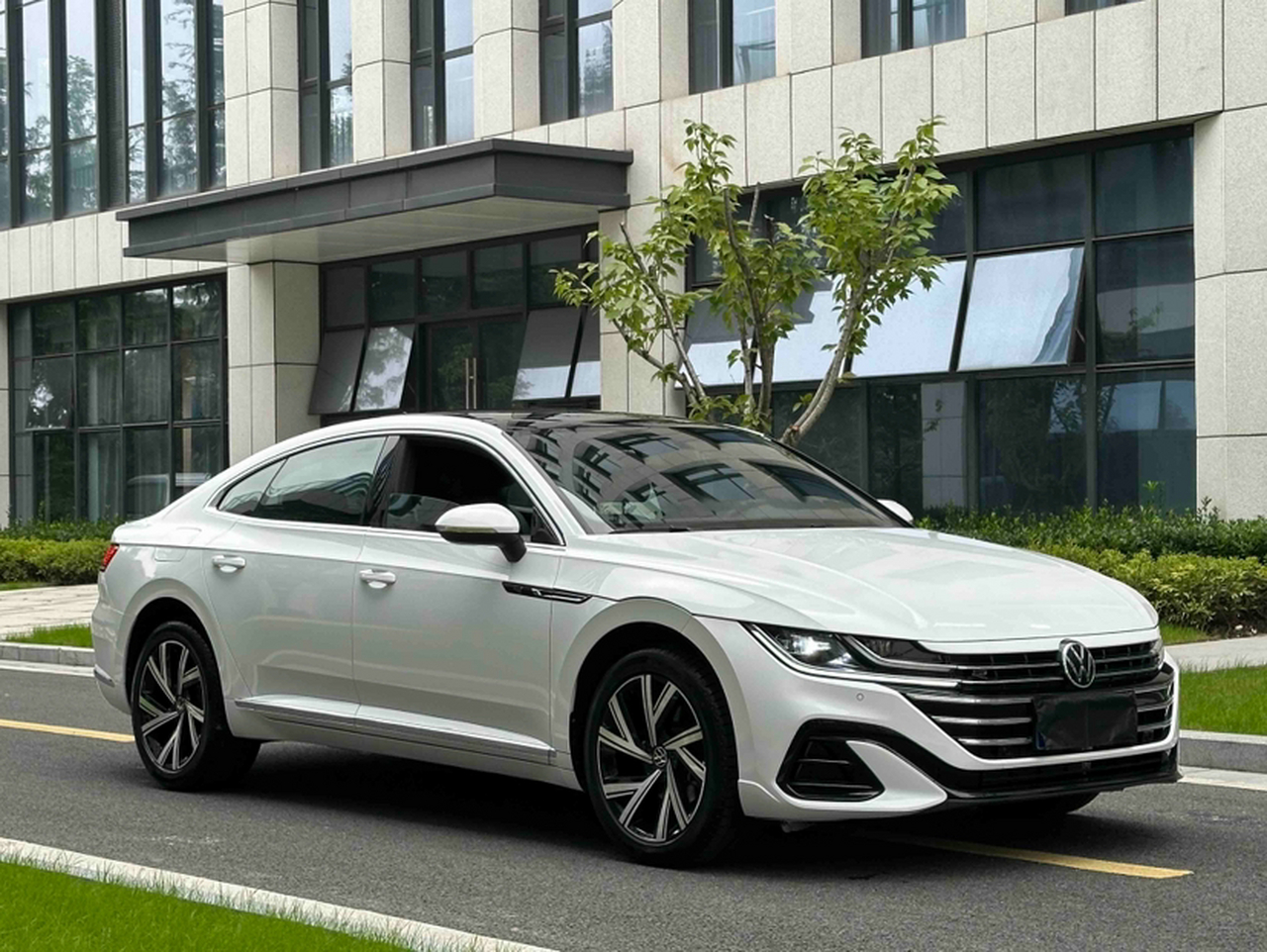 FAW-Volkswagen CC 2021 330TSI photo 3