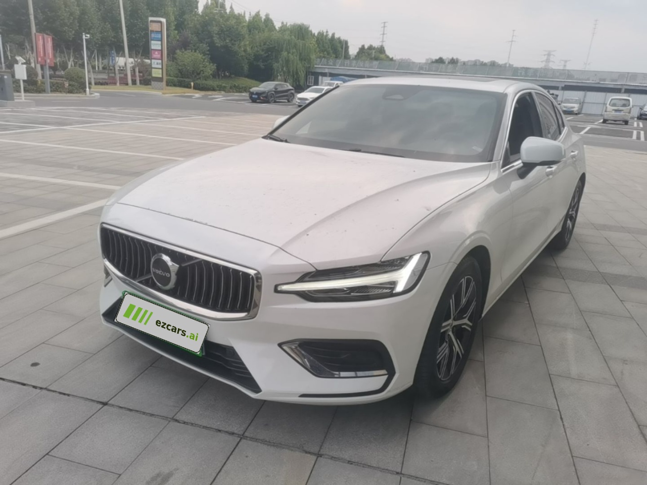 S60 2023 B4 Luxury