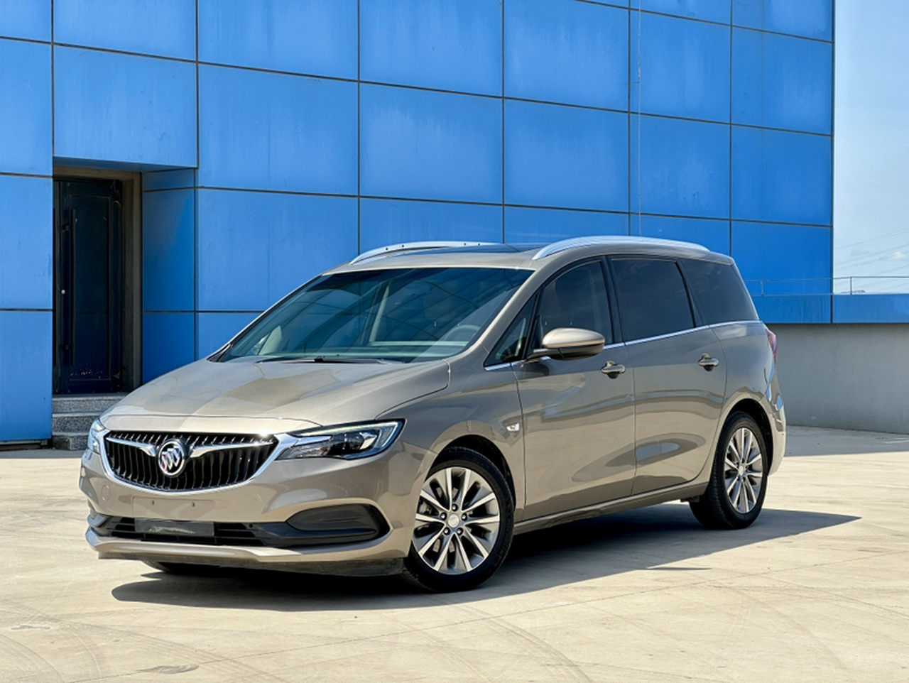 GL6 2021 323T Mild Hybrid Luxury