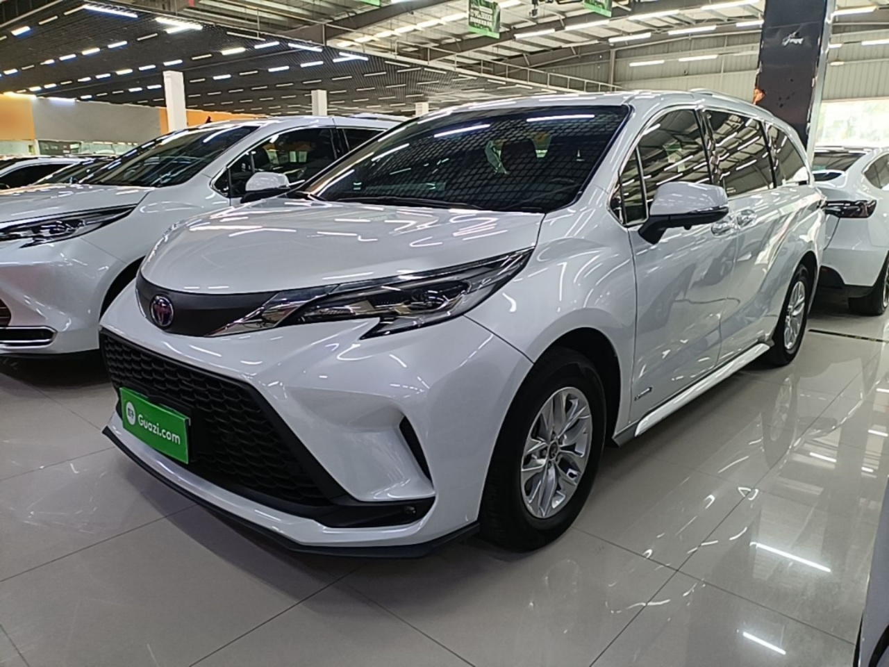 Granvia 2023 2.5L Hybrid Comfort