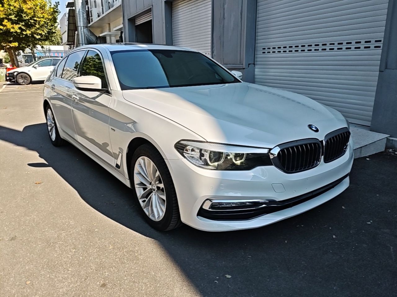 5 Series 2018 525Li Luxury photo 3