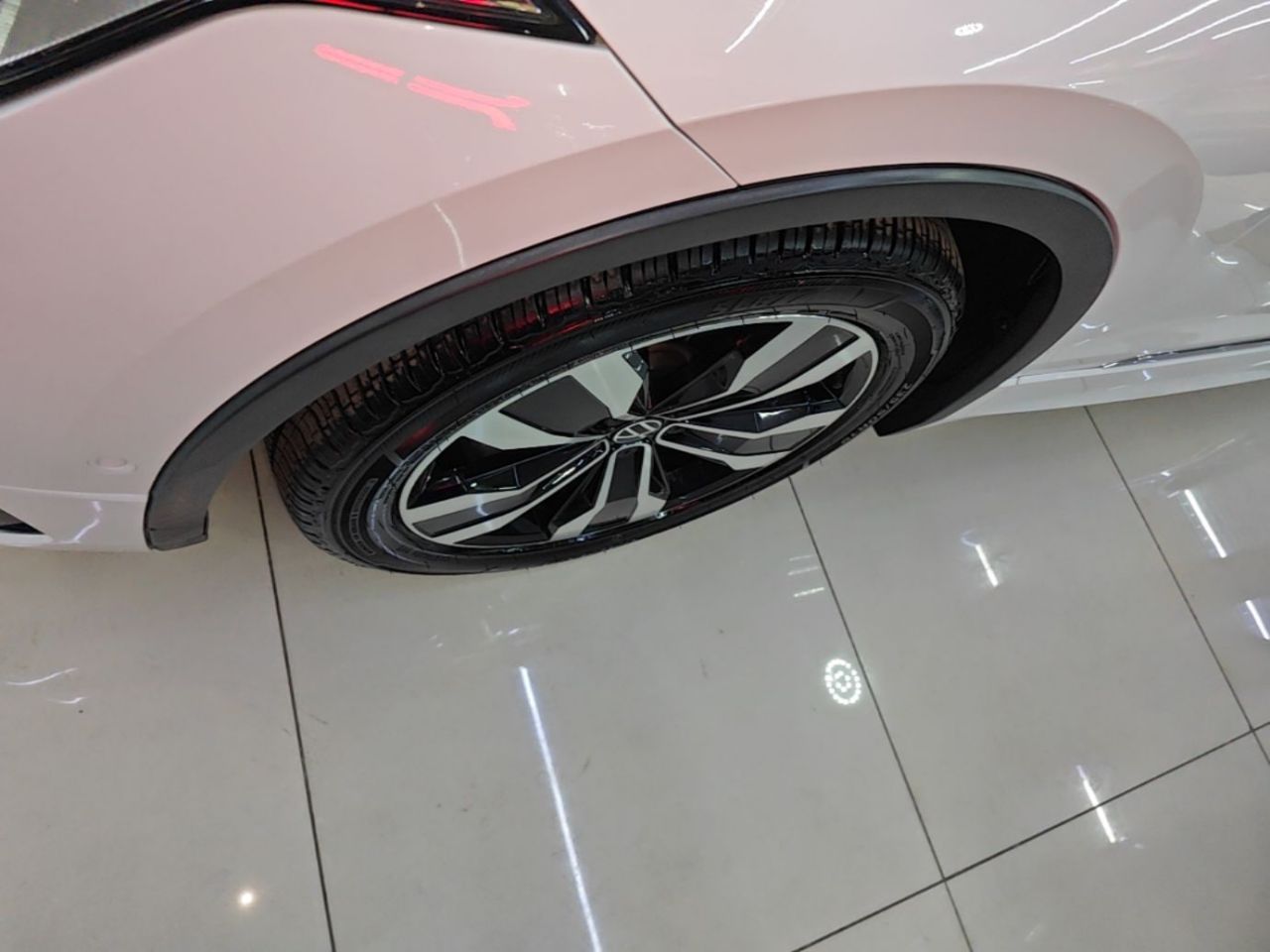 Tiguan L 2023 330TSI AT RWD R-Line photo 3