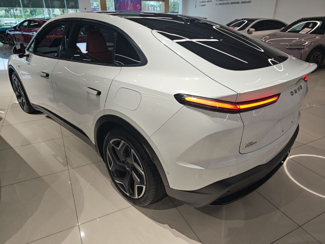 L60 2024 60kWh AWD photo 4