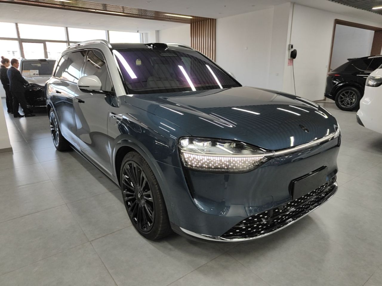 HIMA AITO M9 2024 EREV Ultra 42kWh 6-Seater photo 3