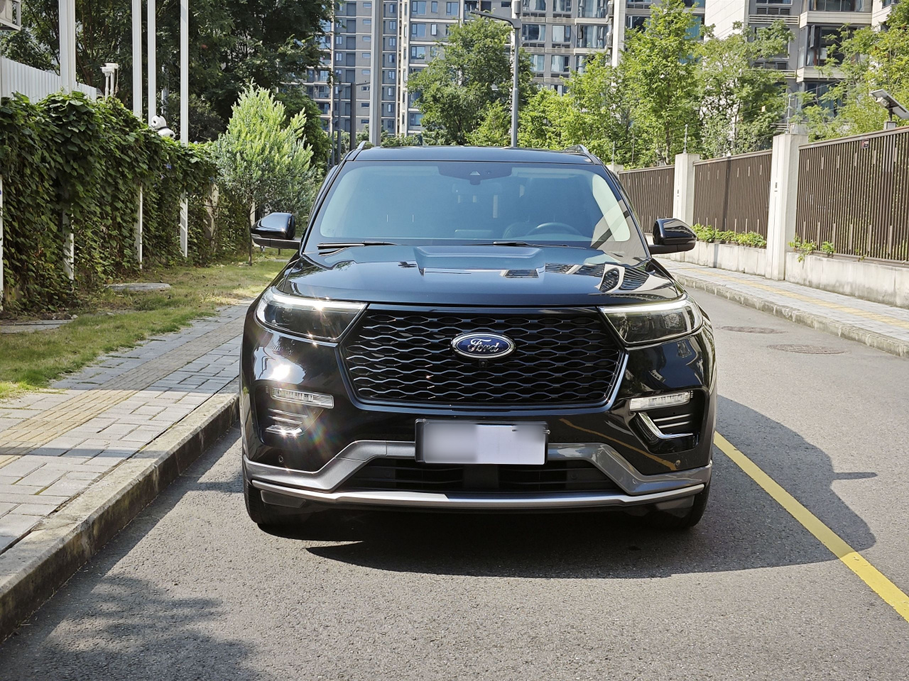 Explorer 2020 EcoBoost 285 AWD Titanium 7-Seater photo 2