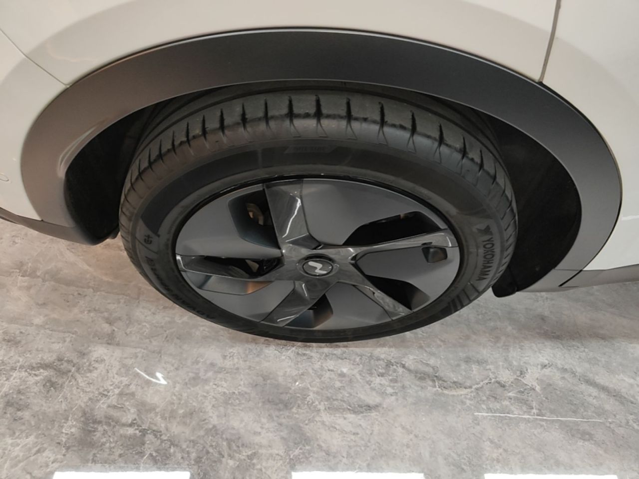 L60 2024 60kWh RWD photo 3