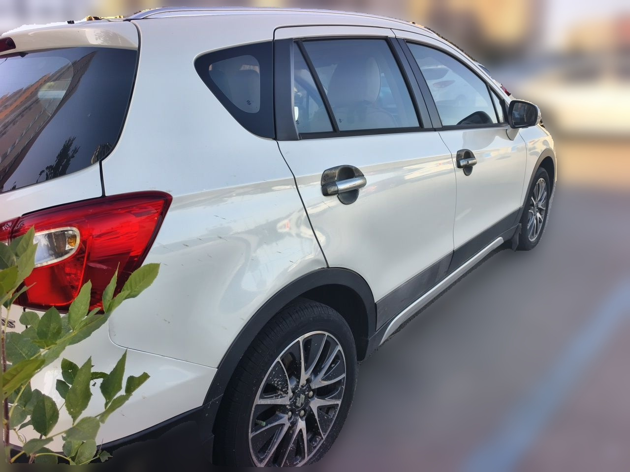 2014 1.6L CVT AWD Premium photo 4