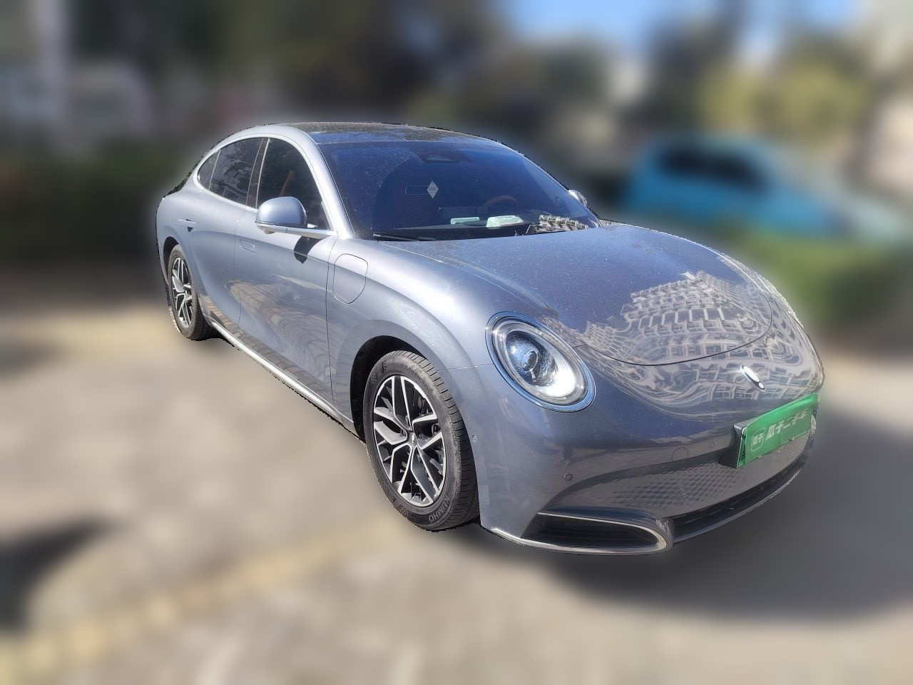2022 555km Premium photo 3