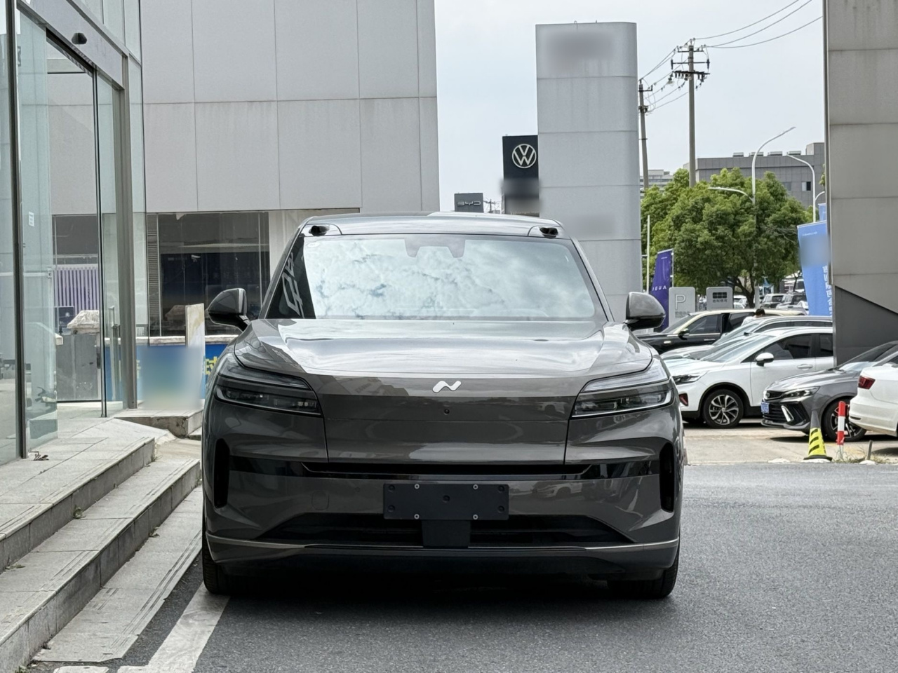 L90 2025 Ultra 6-Seater 60 photo 2