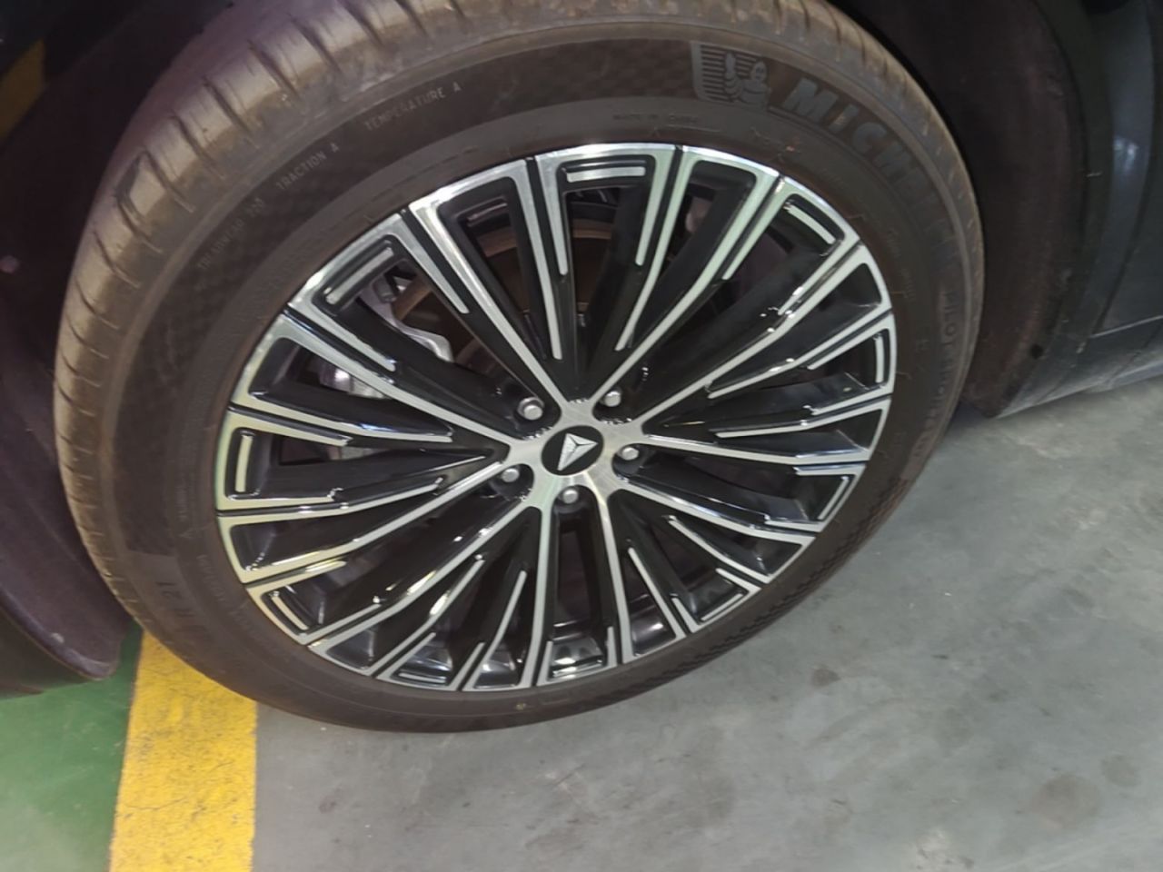 Deepal S09 2025 AWD Ultra+ photo 2