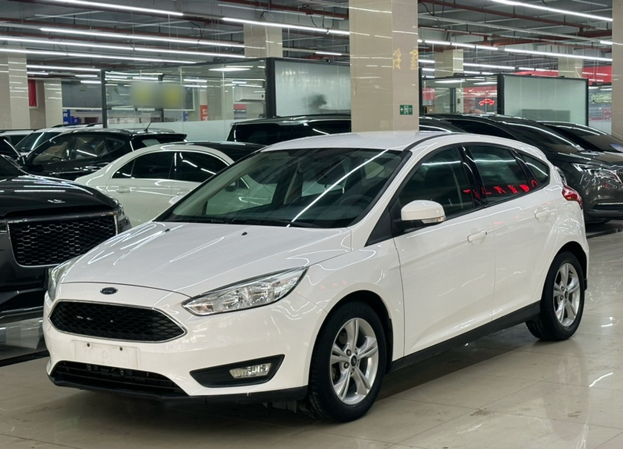 Focus 2015 Hatchback 1.6L AT Comfort