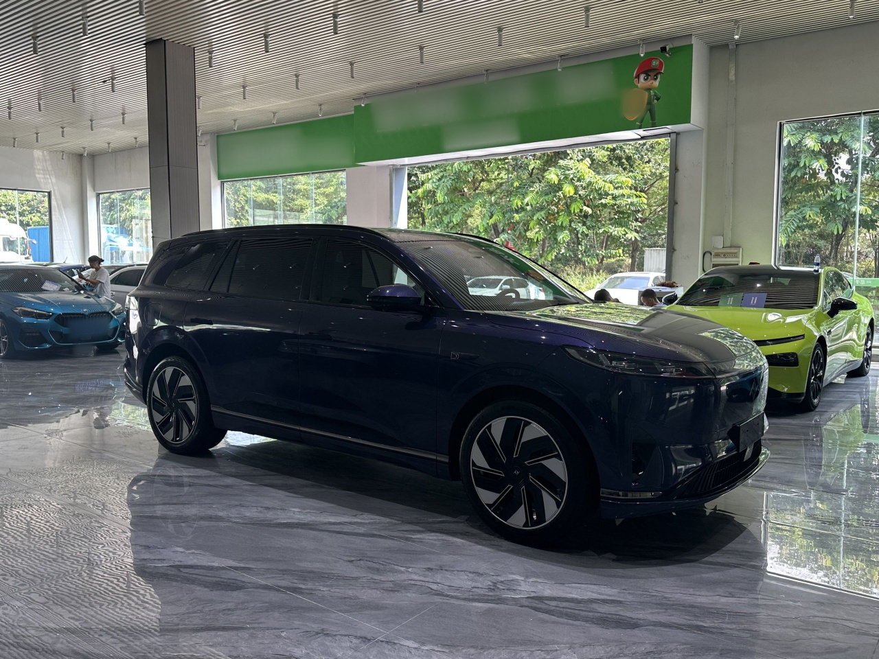Yipai eπ008 2024 636Max EV 6-Seater photo 4