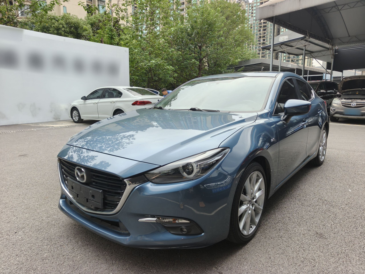 3 Axela 2017 Sedan 2.0L AT Premium China V