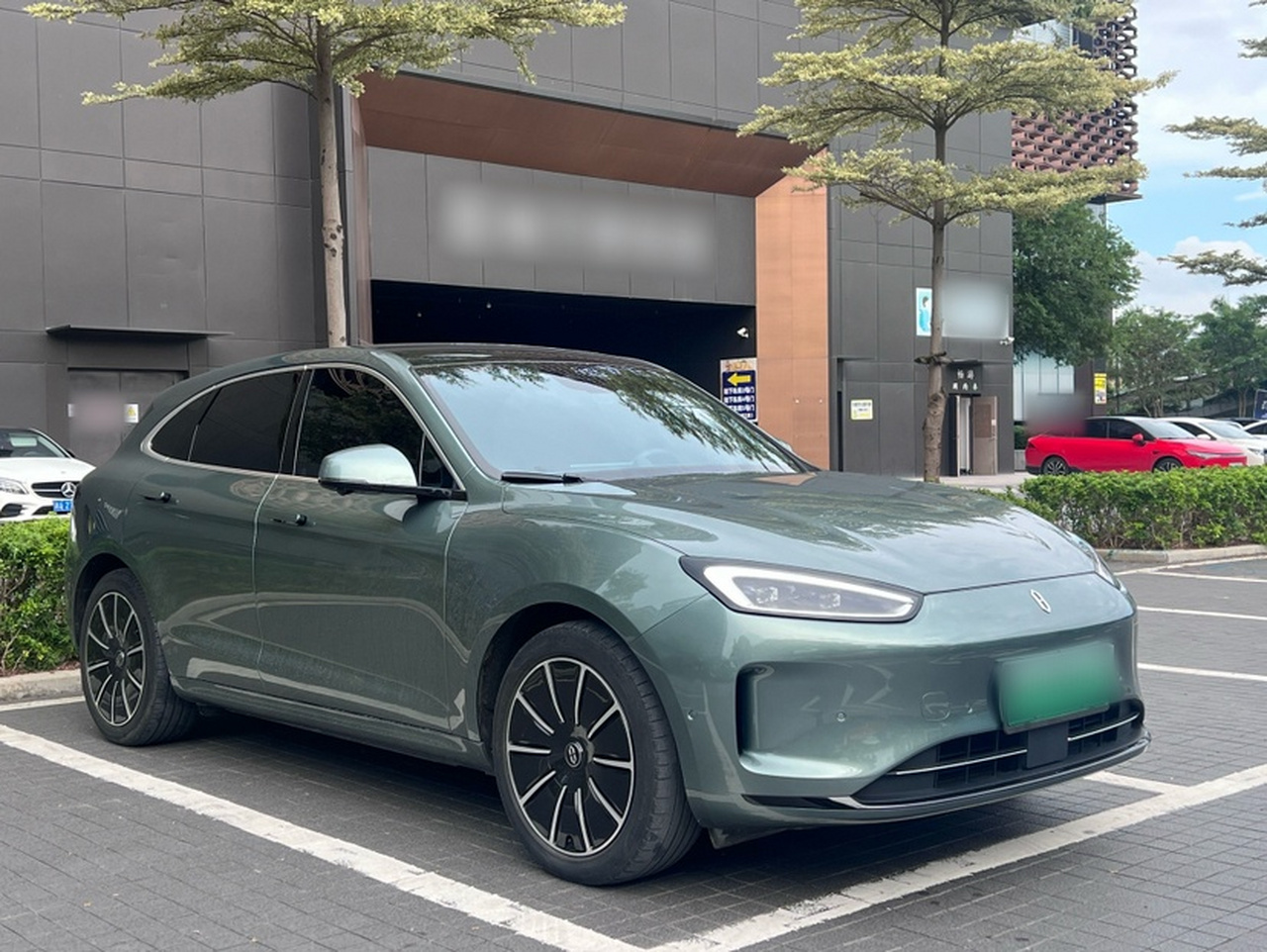 HIMA AITO M5 2022 EV AWD Performance photo 3