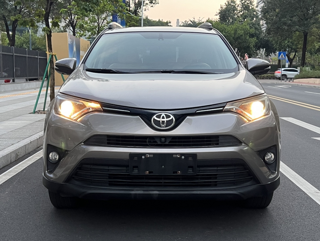 RAV4 2016 2.0L CVT RWD China V photo 3
