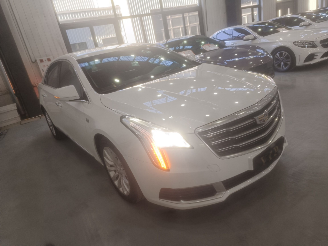 XTS 2018 28T Tech photo 3