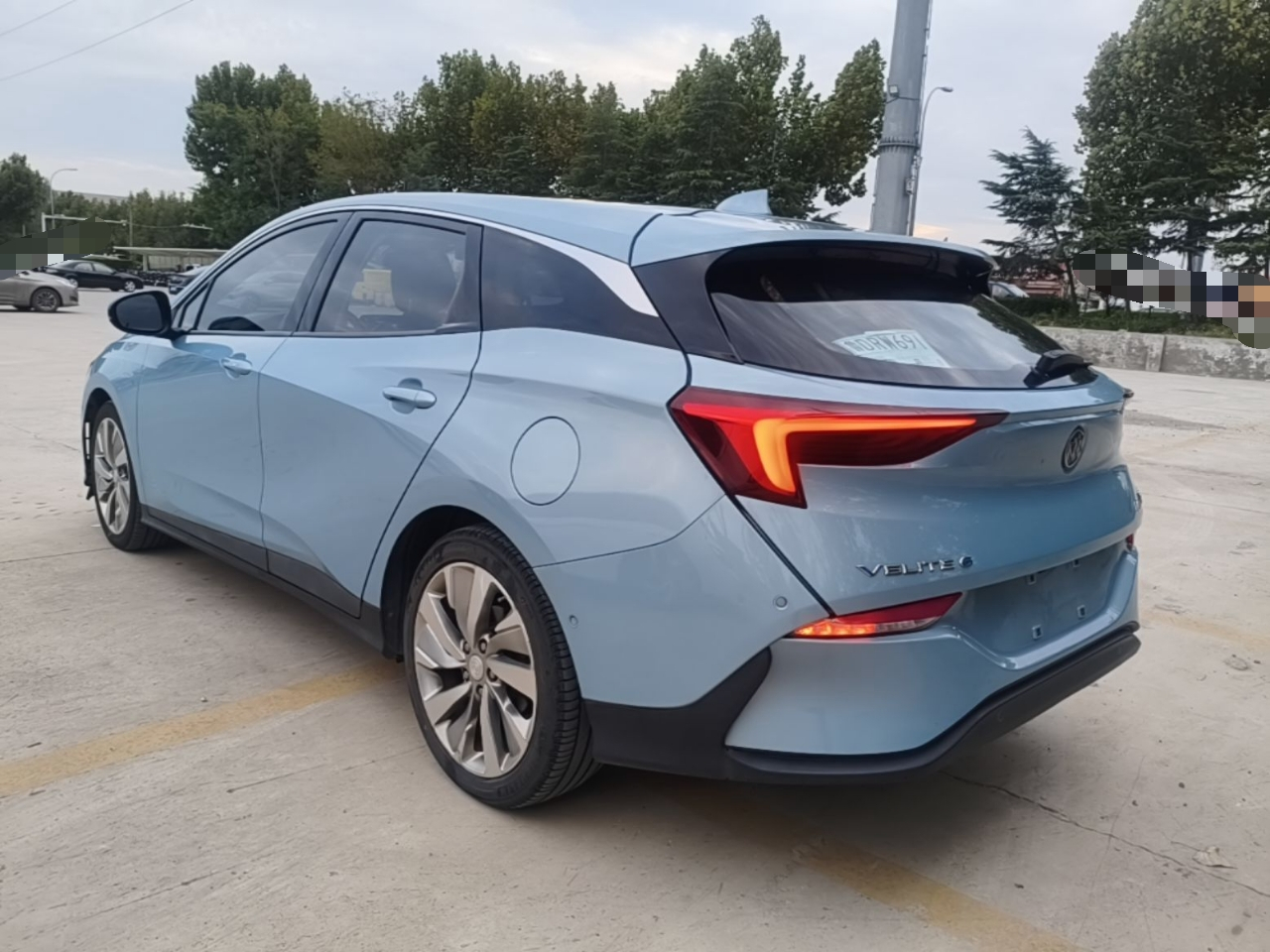 6 2020 PHEV photo 4