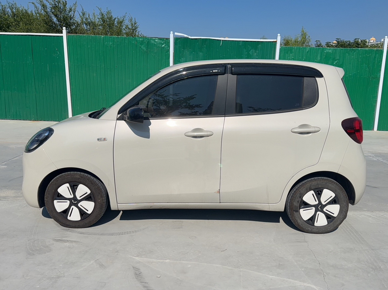 Hongguang MINIEV 2025 4th Gen 4-Door Advanced photo 4