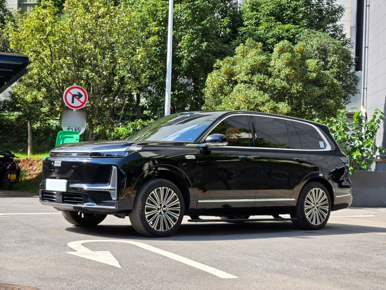 Galaxy M9 2025 210km AWD Pilot